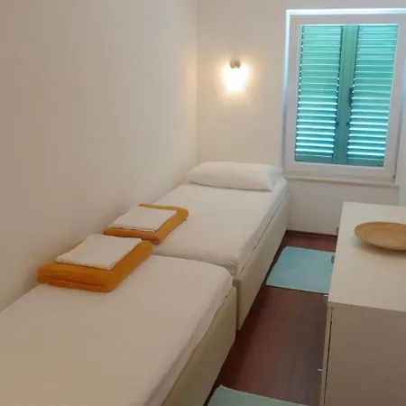 Apartment Orhidea Primosten